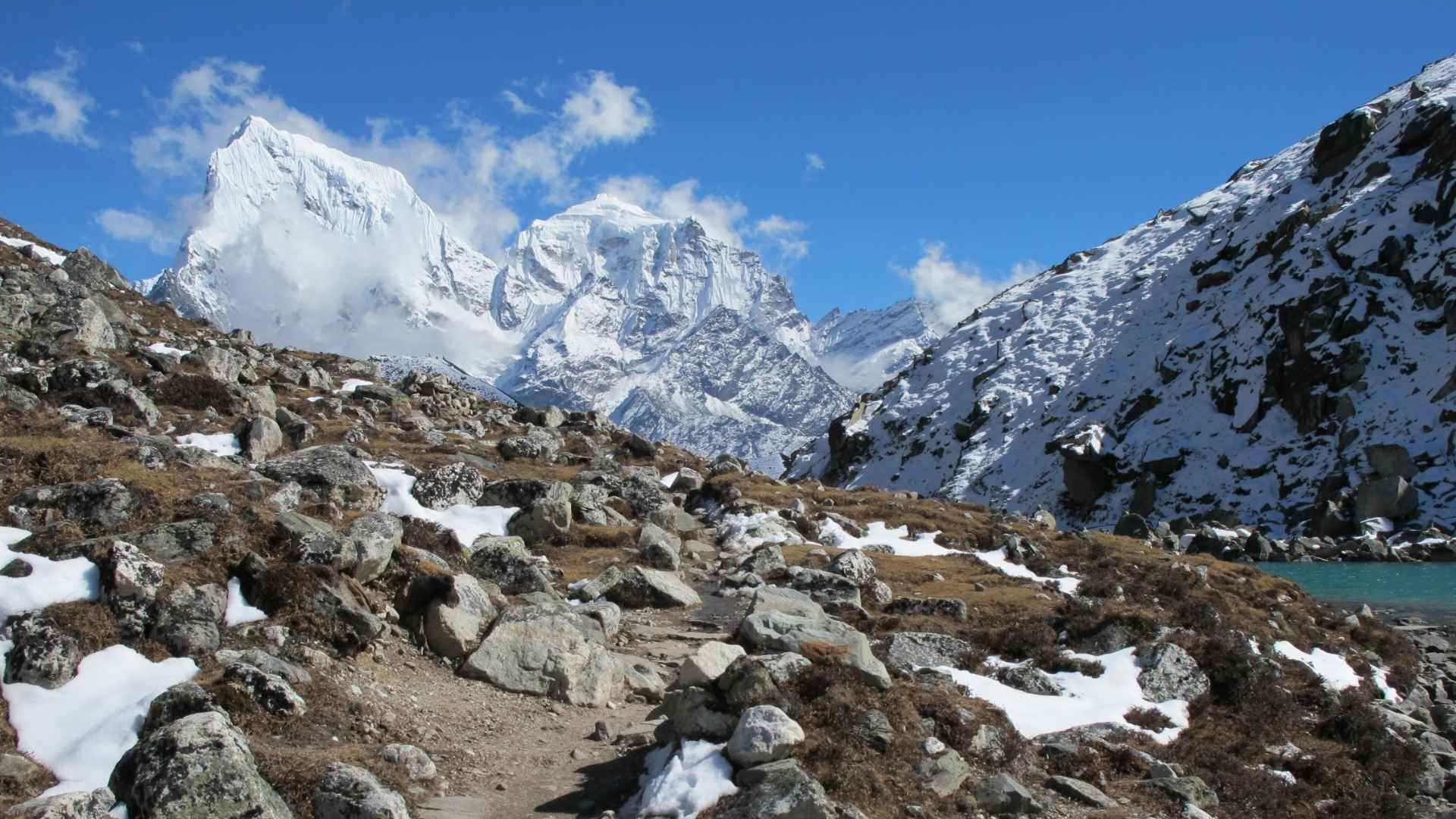 a perfect time to trek ebc