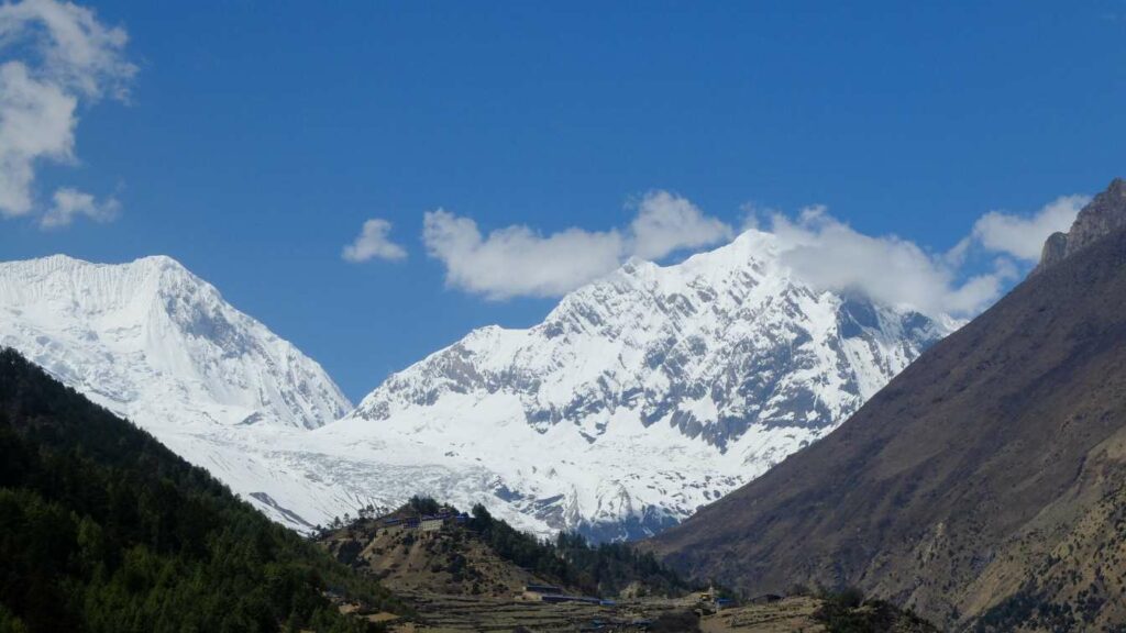 manaslu trek