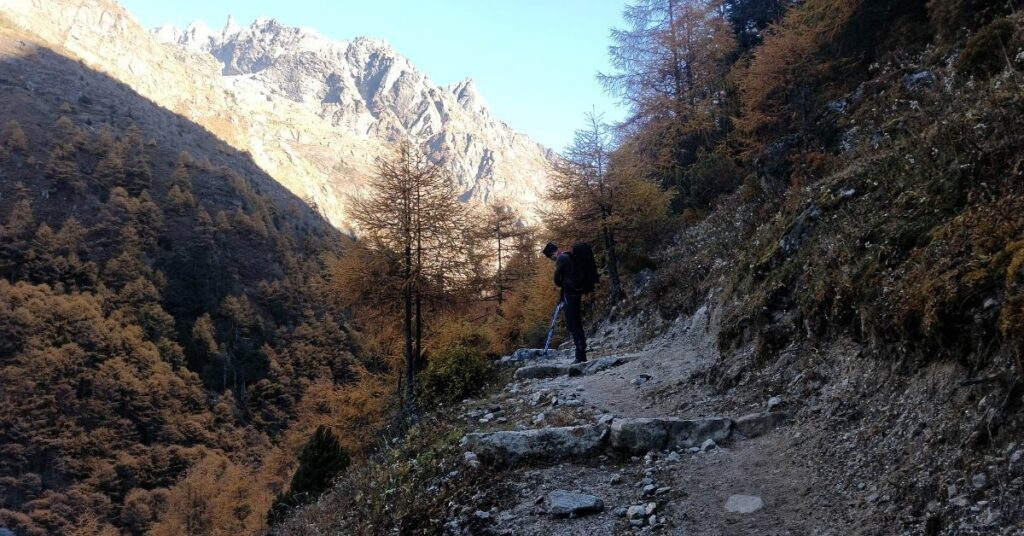 solo trek to Nepal trails