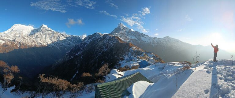 solo vs guided trekking