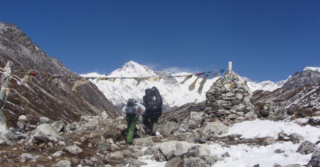 trekking everest through road