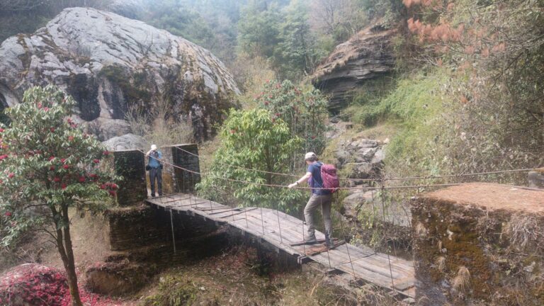 couple treks in nepal