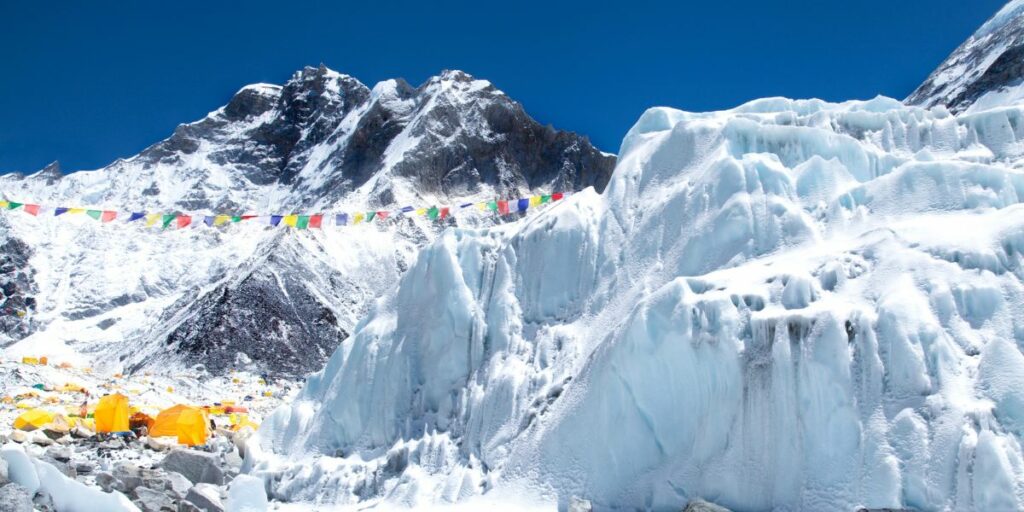 beauty of everest towards the death zone