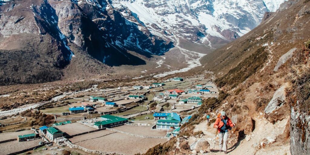 environmental background of everest during the summit climb