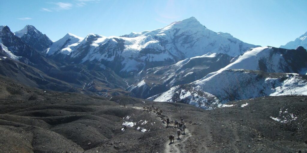 scenic landscape along annapurna circuit trail