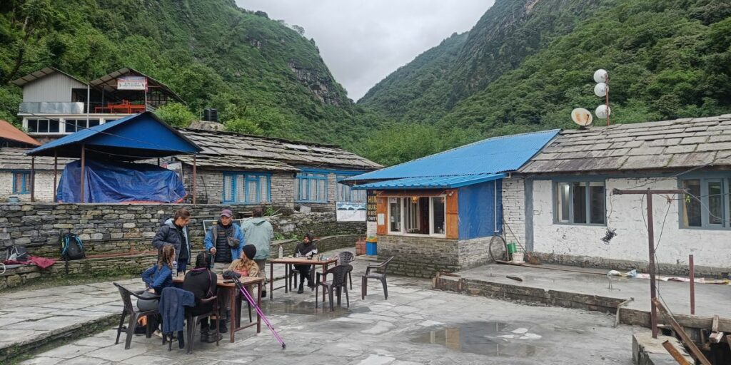 Trek leader outlining the day's trek route