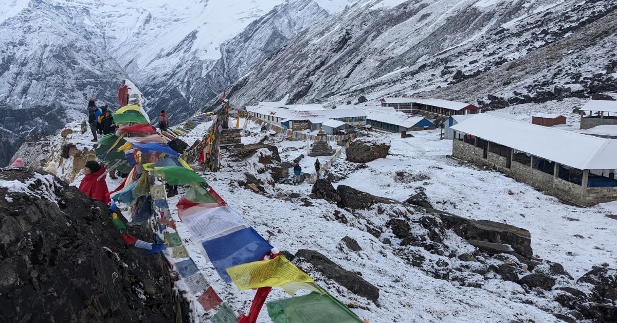 scenic view of the abc trek with decent crowd of trekkers