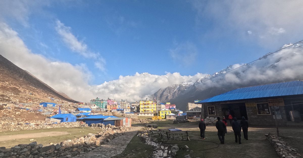 Clear blue sky on Langtang trekking route