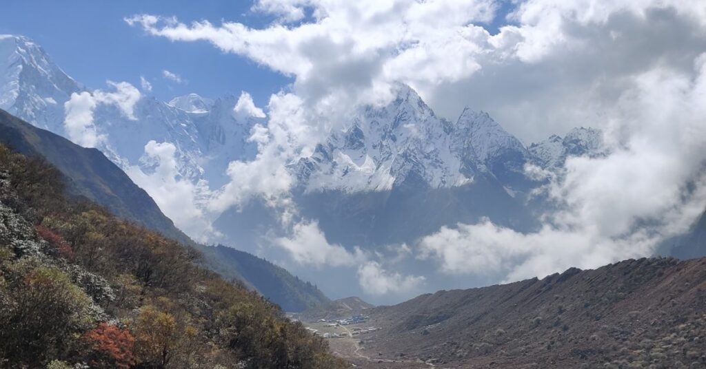 clear weather and autumn view in Manaslu Circuit Trek