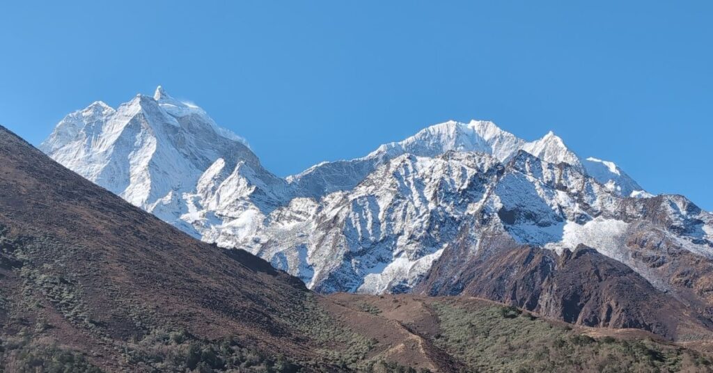 beautiful view of everest clearly seen during EBC trek