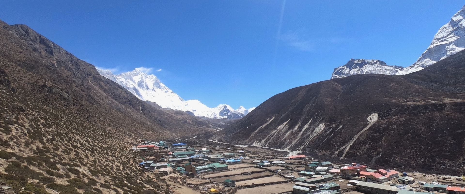 everest trek with mountain view and glimpse of sherpa village